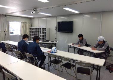 新入社員研修　～作業所見学・測量実習～